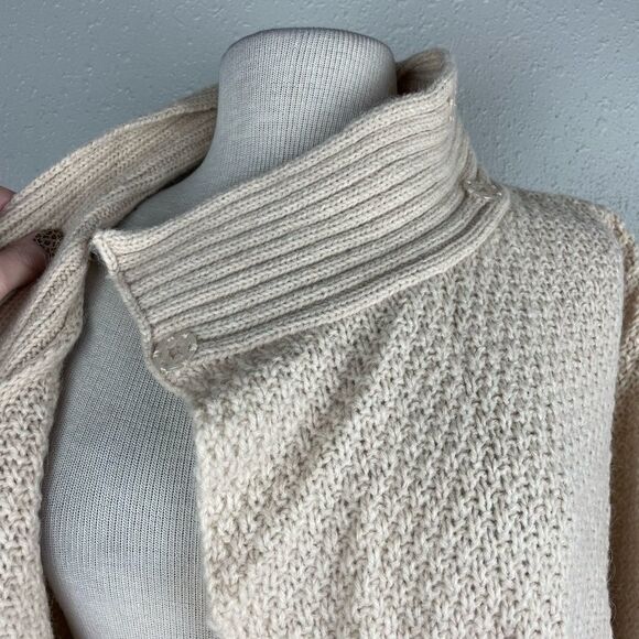 NWT Dressbarn Womens Knit Poncho Wrap Neck Sweater with Snaps/Two Big Buttons S - Picture 3 of 8